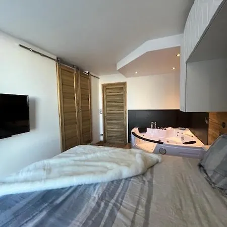 Le Flocon Luxury With Jacuzzi Apartamento